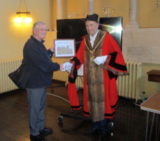 Mayor presenting choir with picture of Northampton buildings